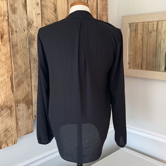 Lilly Pulitzer Black V-Neck Long sleeve Myah Top With Attached Camisole Sz Small - Picture 8 of 12